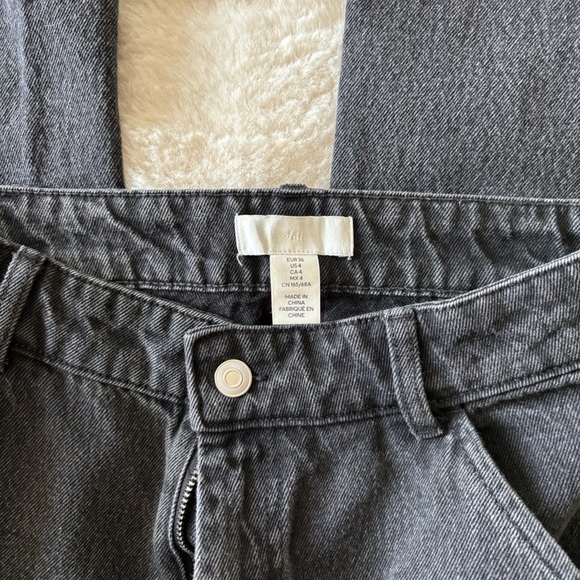 H&M high rise black cargo jeans - Picture 3 of 3